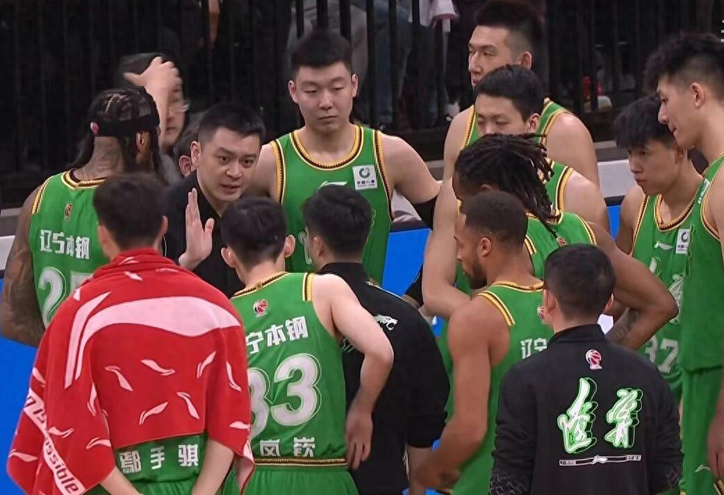爱游戏体育官方入口-辽宁男篮对阵四强劲旅，赵继伟复出，杨鸣过招刘维伟，胜负悬念大