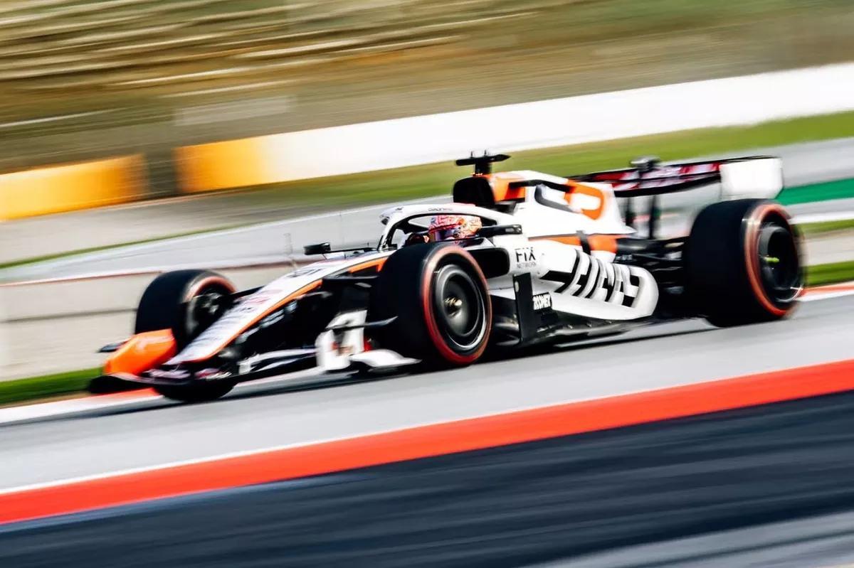 爱游戏体育-F1封闭测试首日：哈贾尔全场最快，哈斯完成最多圈数