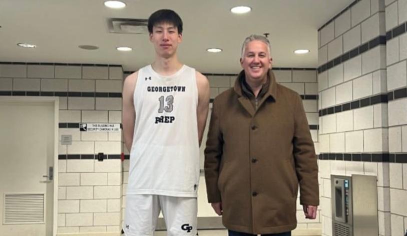 爱游戏体育官方入口-夺冠+MVP!中国男篮18岁2米15新星崛起闪耀:曾单场轰30+8真猛